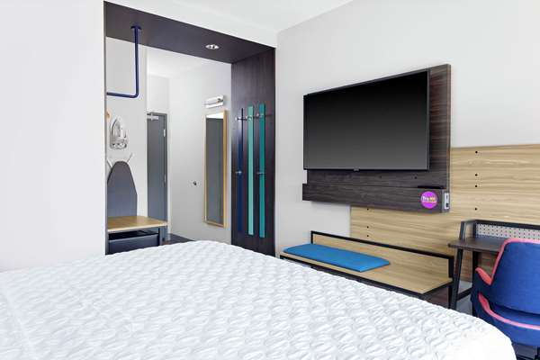  - Tru by Hilton Hotel Cleveland Clinic