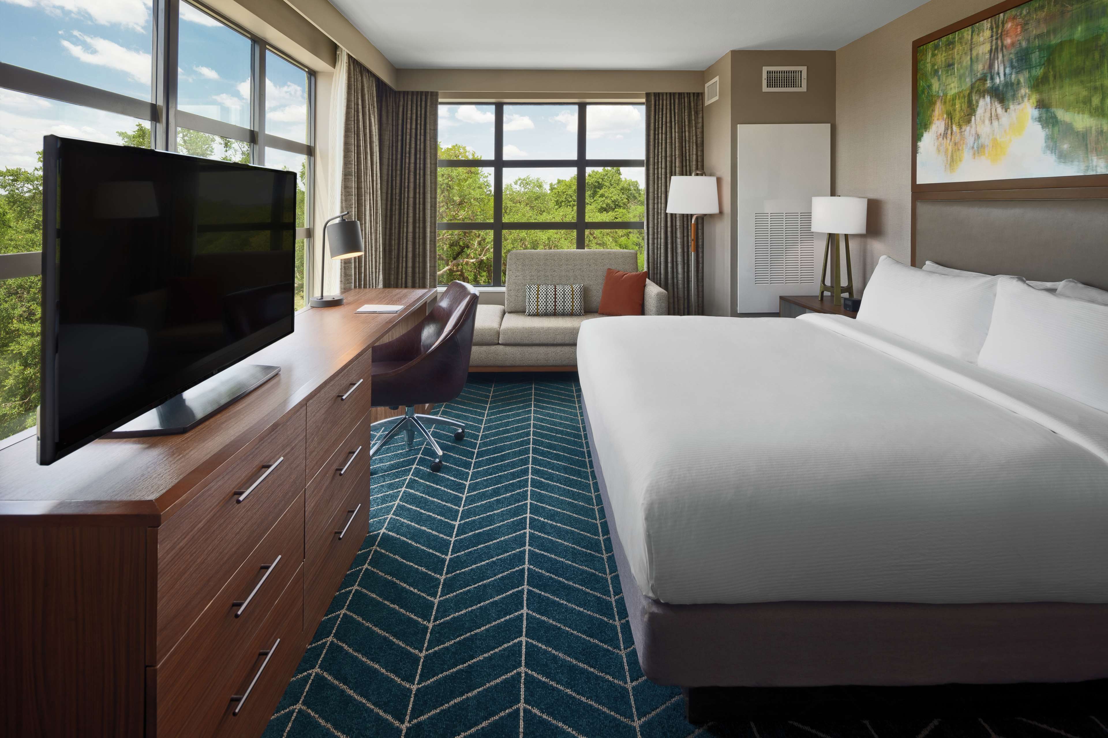 The Bevy Hotel Boerne, a DoubleTree by Hilton Room Type - 1 KING CORNER RM POOL VIEW