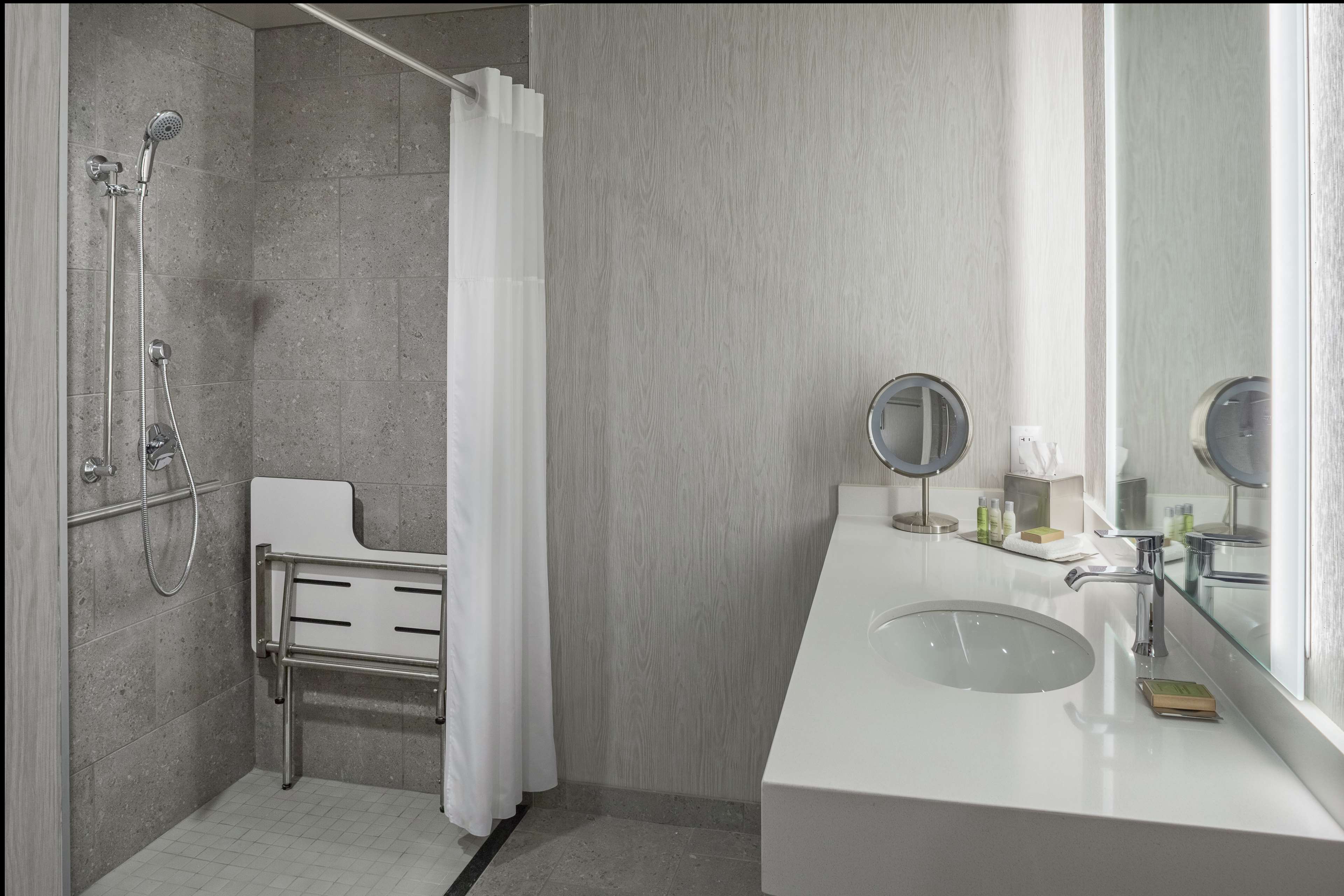 The Bevy Hotel Boerne, a DoubleTree by Hilton Room Type - 2 QN MOB HEAR ACC RI-SHW