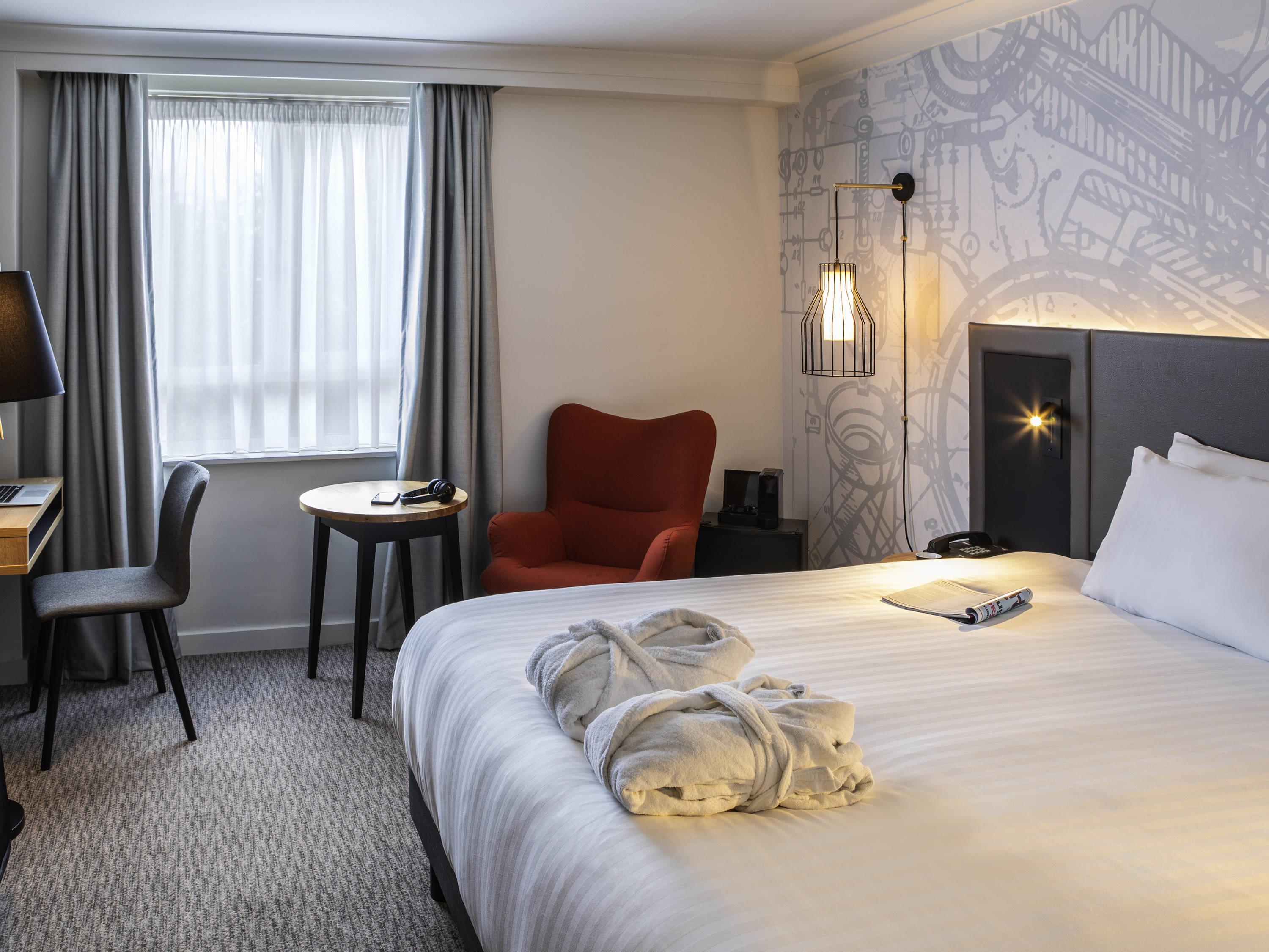 Mercure Birmingham West Hotel Room Type - Privilege room - 1 king size bed