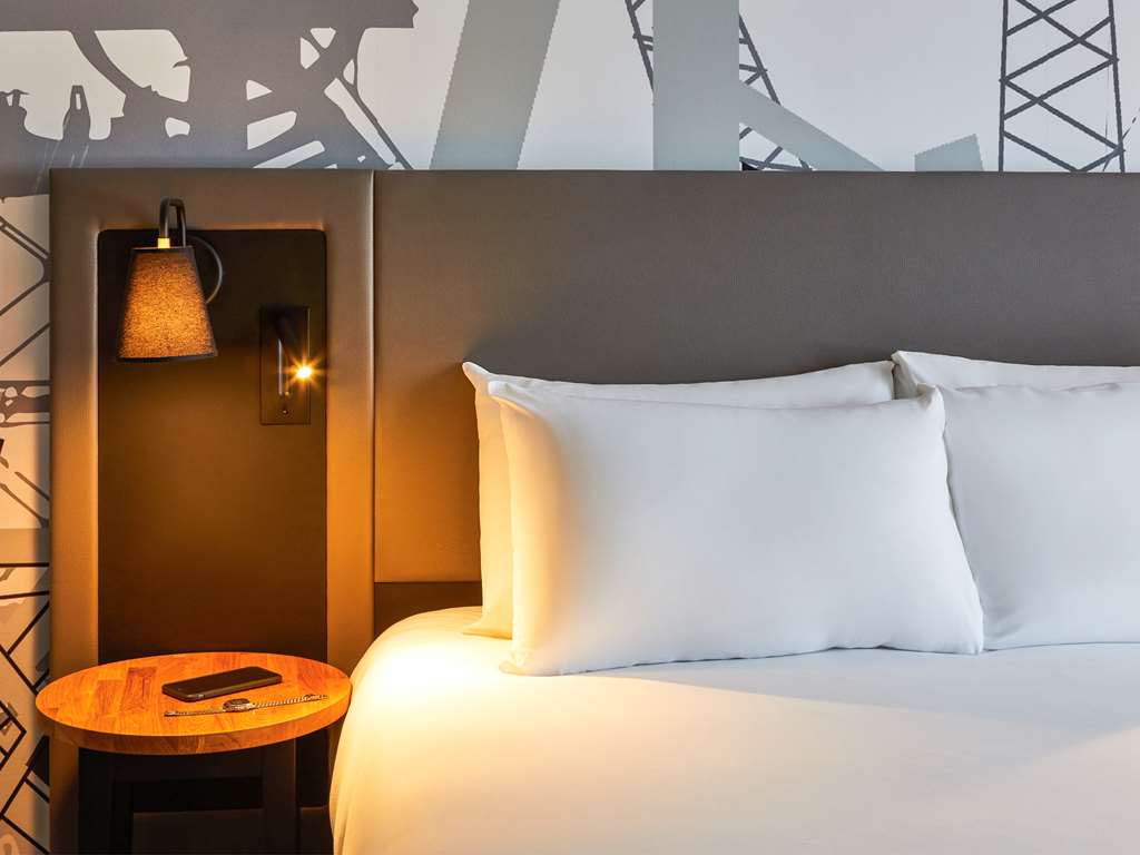 Mercure Cardiff North Hotel - Tap to explore photos