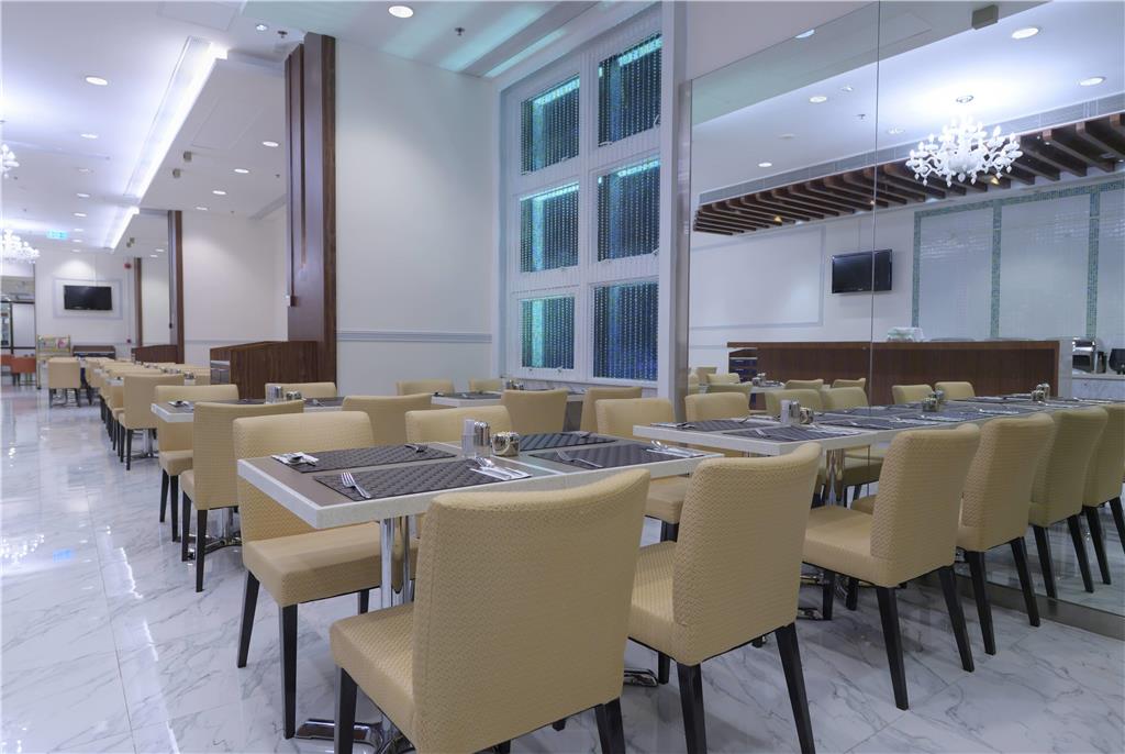 RAMADA BY WYNDHAM HONG KONG GRAND V-guestroom-Dining,Dining Area,Café,On-Site.jpg