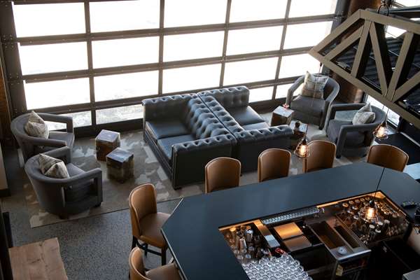 Bar - Cantilever Hotel Ranier