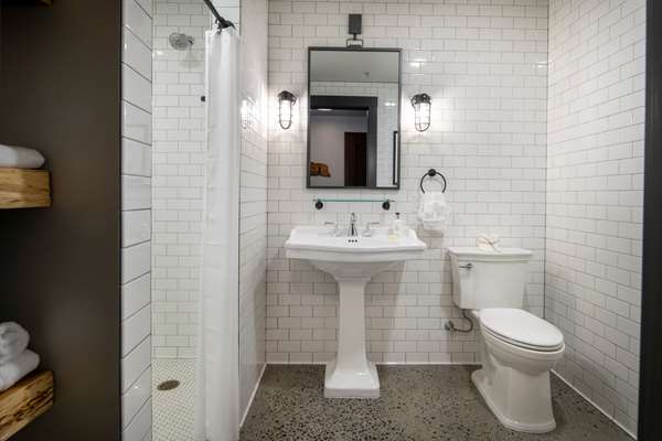  - Cantilever Hotel Ranier