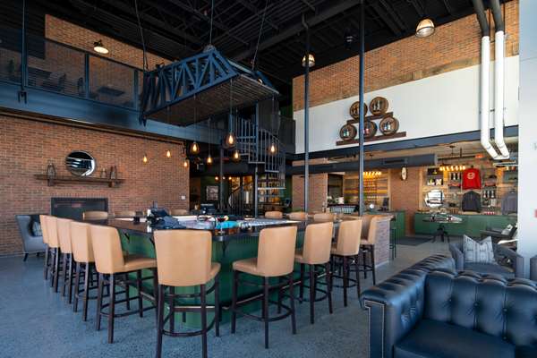 Bar - Cantilever Hotel Ranier