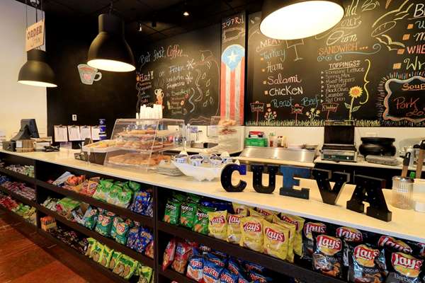 Restaurant - ESJ Towers Resort Isla Verde San Juan