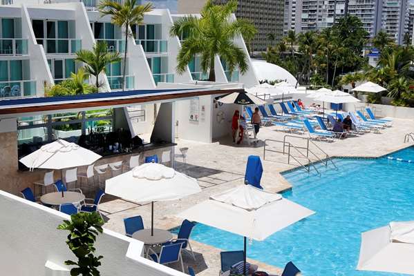 Bar - ESJ Towers Resort Isla Verde San Juan