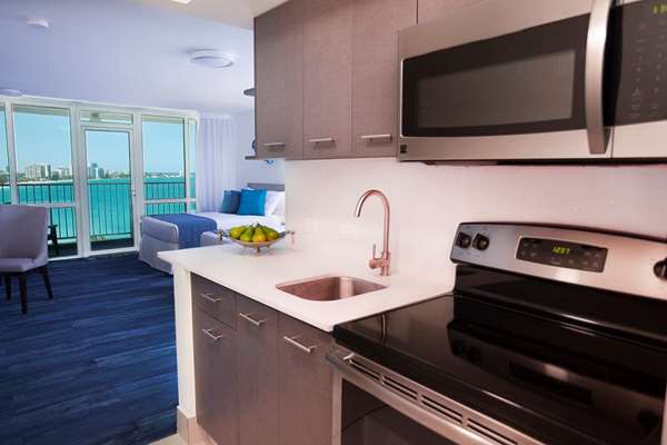 Suite - ESJ Towers Resort Isla Verde San Juan