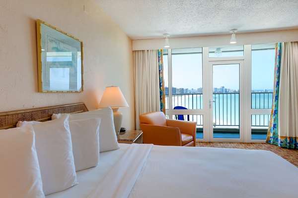 Suite - ESJ Towers Resort Isla Verde San Juan