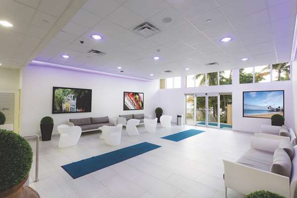 Pool - ESJ Towers Resort Isla Verde San Juan