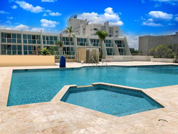 Pool - ESJ Towers Resort Isla Verde San Juan