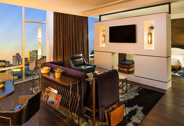 Suite - Thompson Hotel Nashville - I-40 & I-65, Exit 209