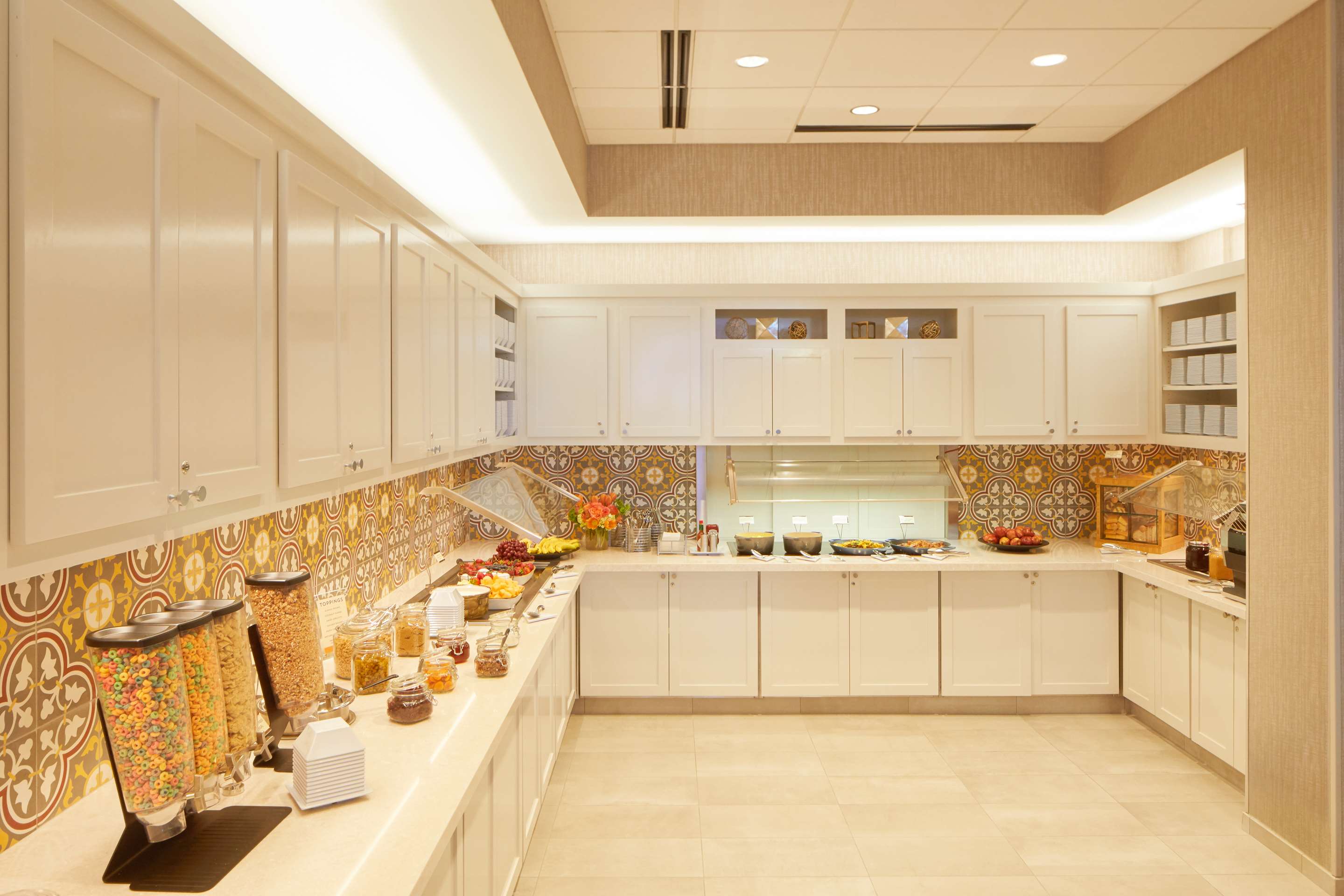 Breakfast Area | Hyatt Place Las Vegas at Silverton Village