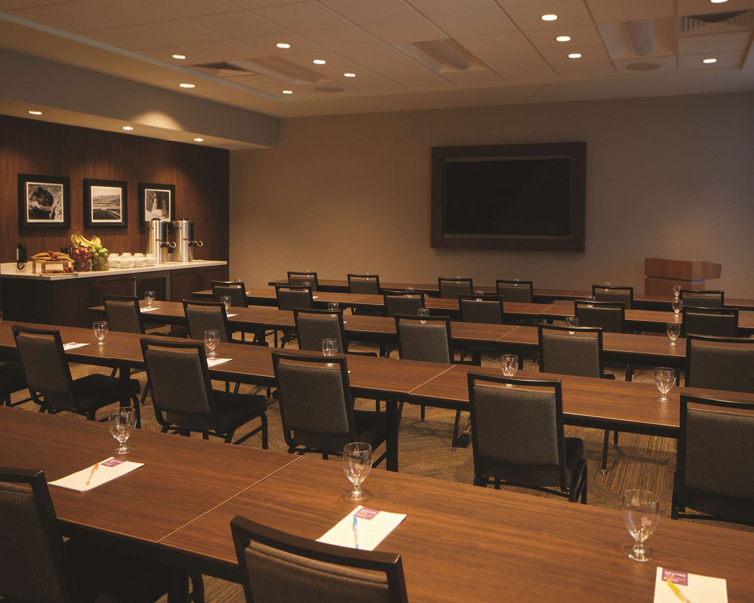 Meeting Room | Hyatt Place Las Vegas at Silverton Village