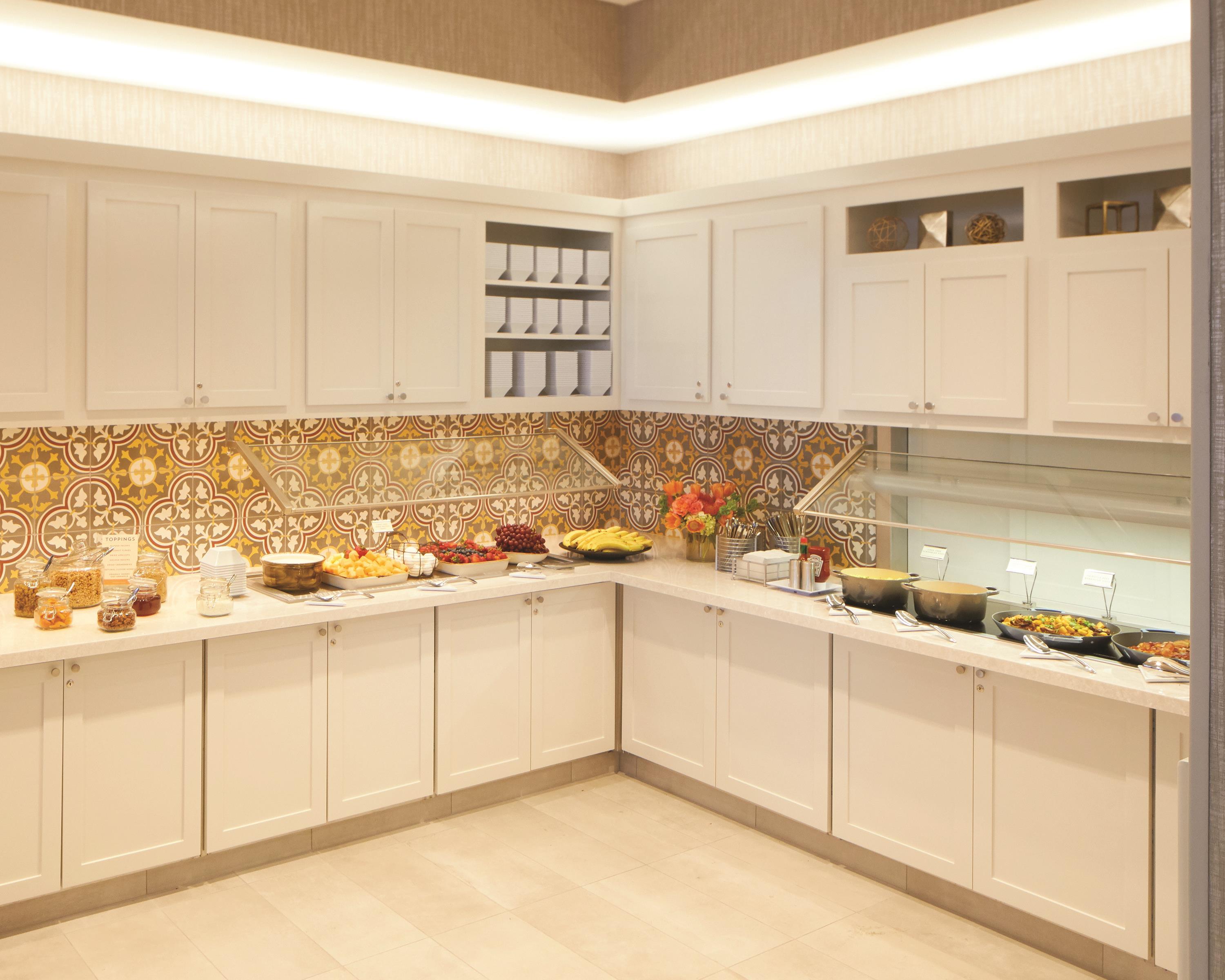 Breakfast Area | Hyatt Place Las Vegas at Silverton Village