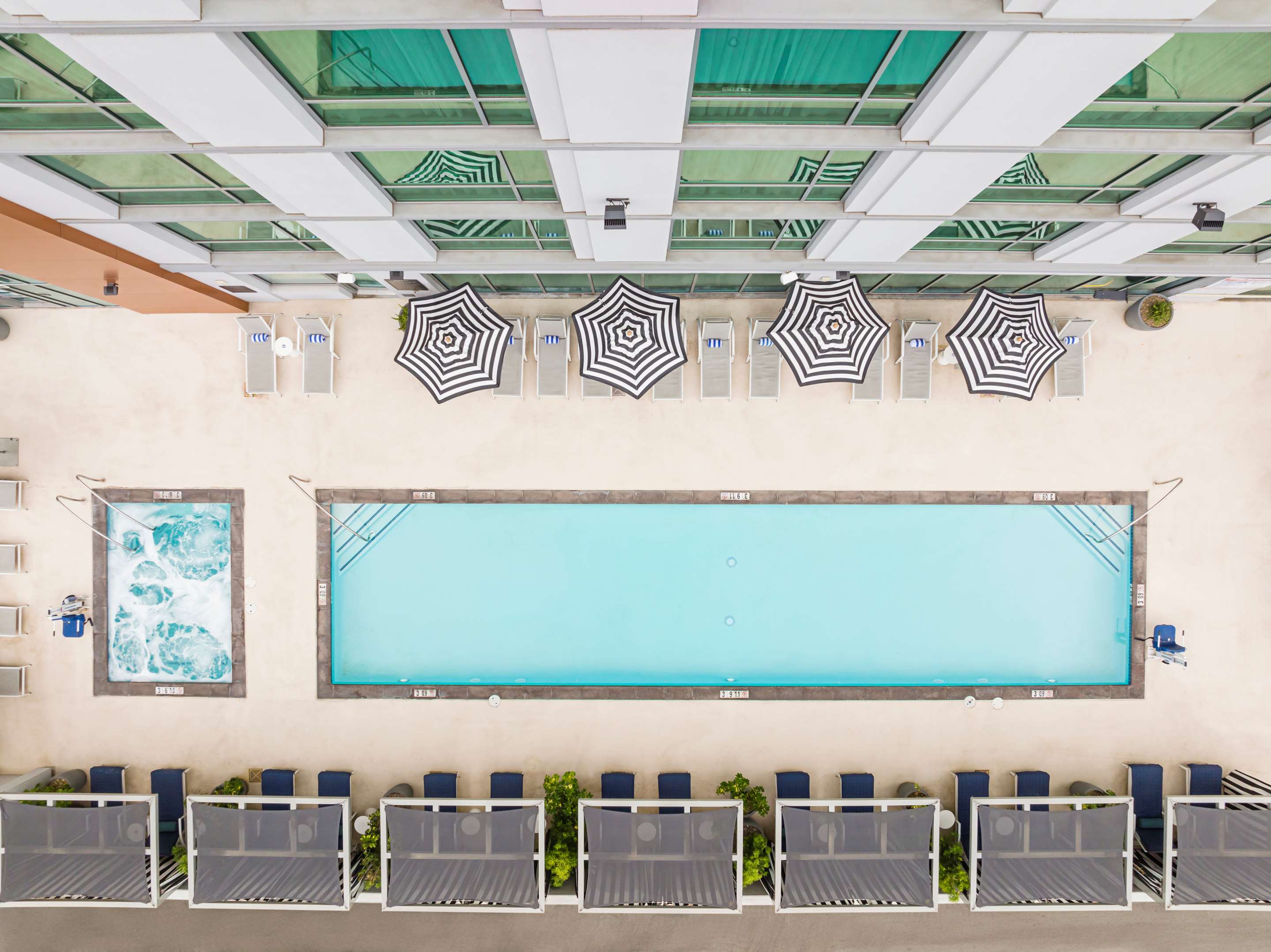 Pool | Carte Hotel San Diego Downtown, Curio Collection by Hilton