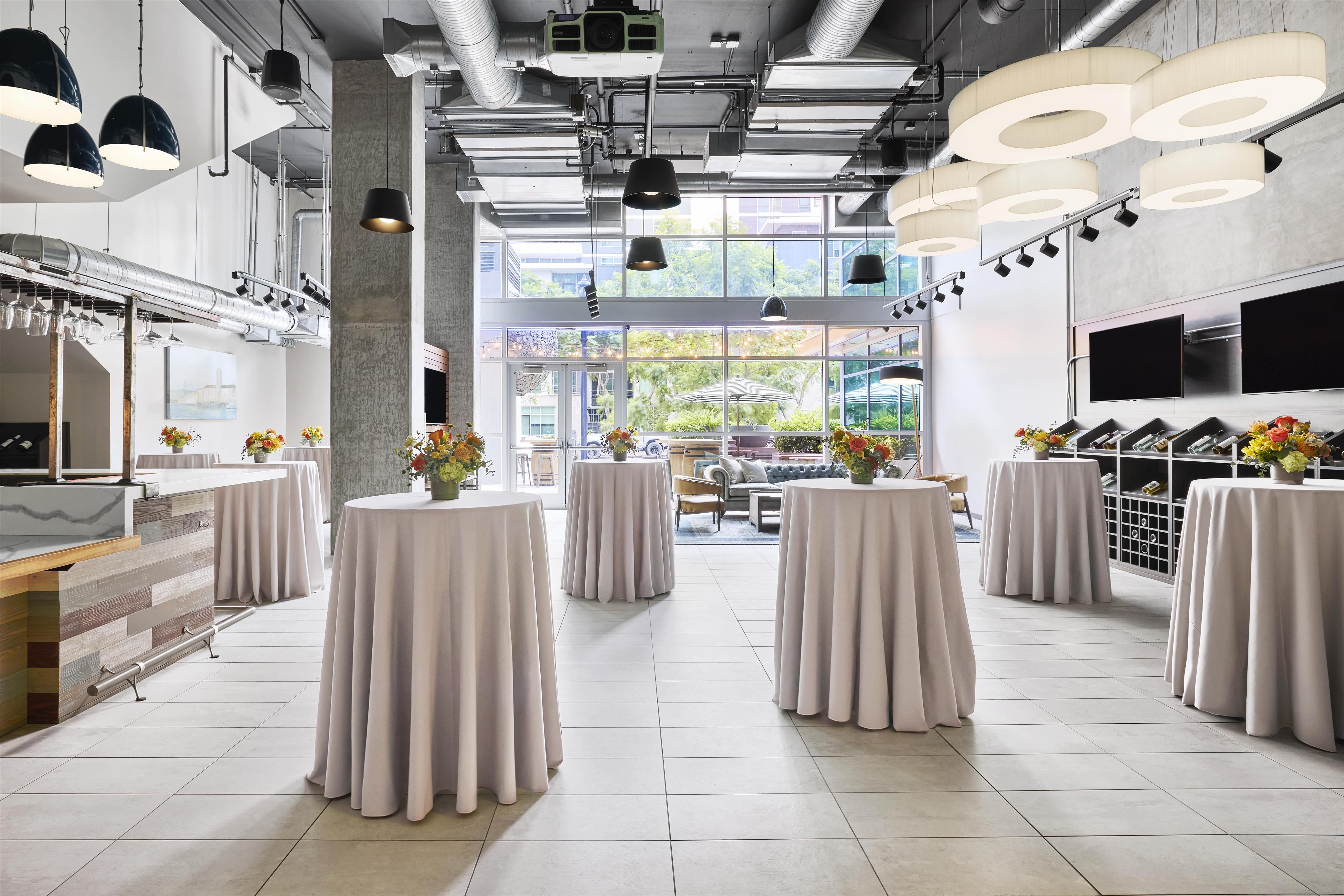 Restaurant | Carte Hotel San Diego Downtown, Curio Collection by Hilton
