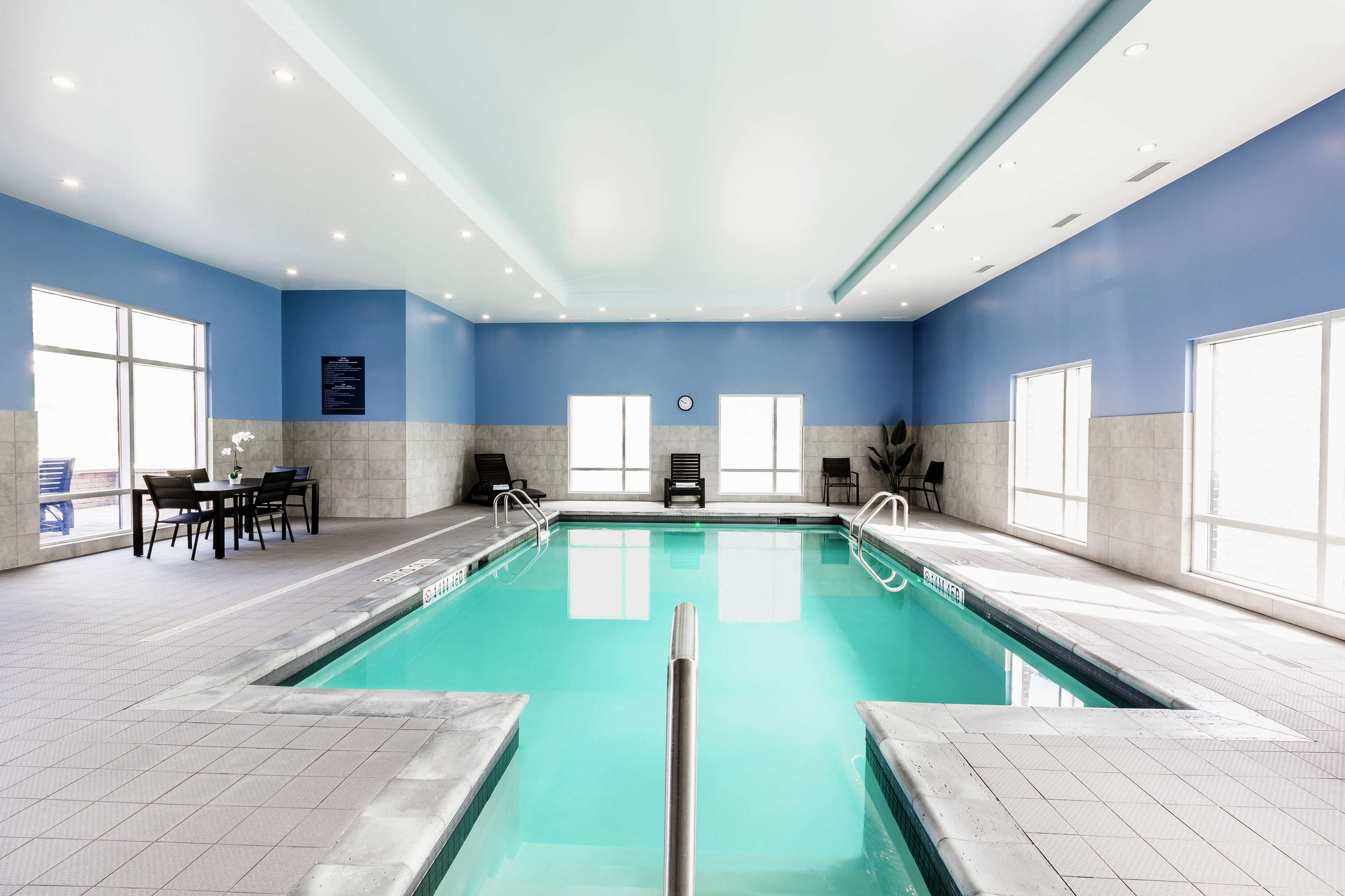 Pool | Hampton Inn & Suites by Hilton Quebec City Beauport