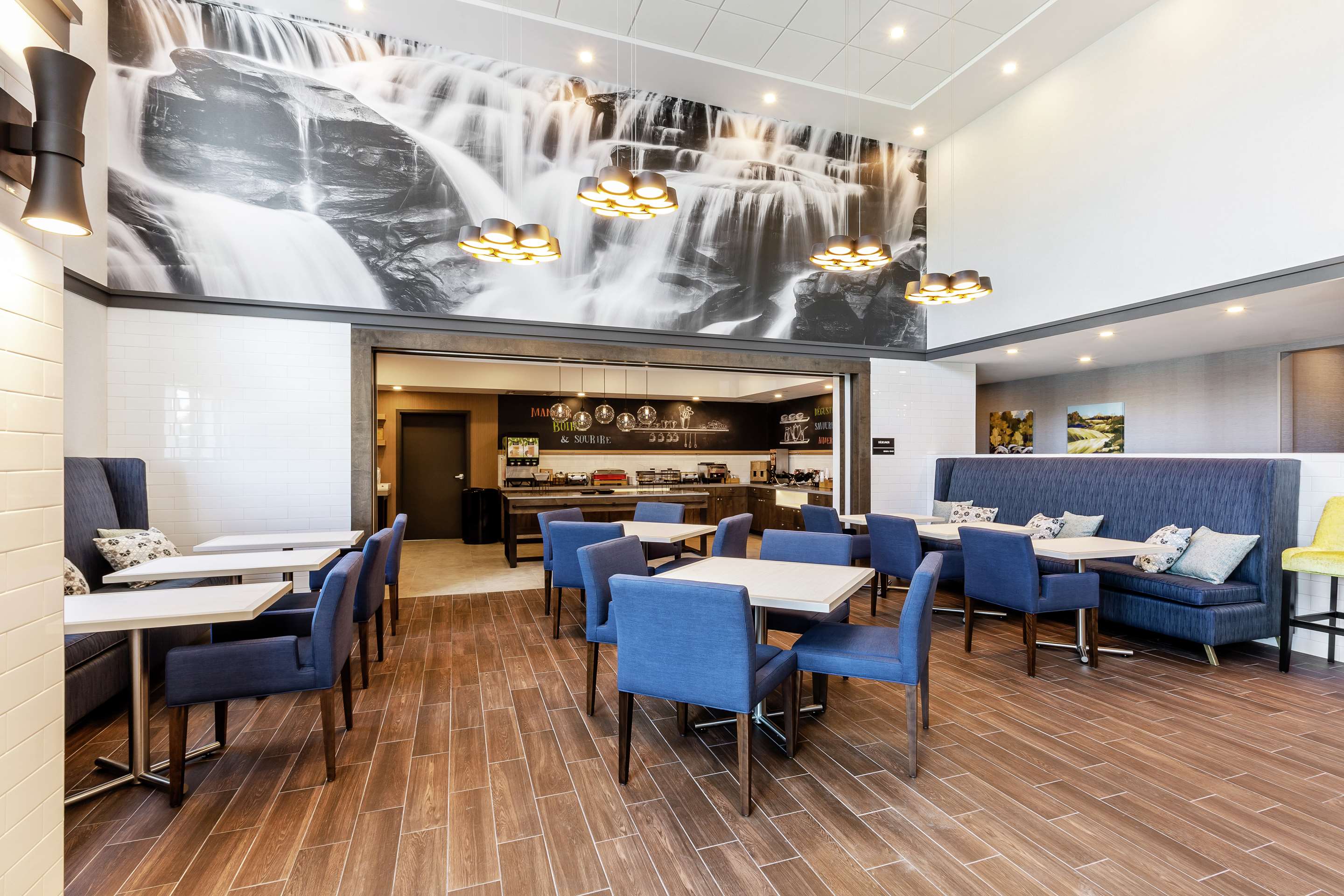 Restaurant | Hampton Inn & Suites by Hilton Quebec City Beauport