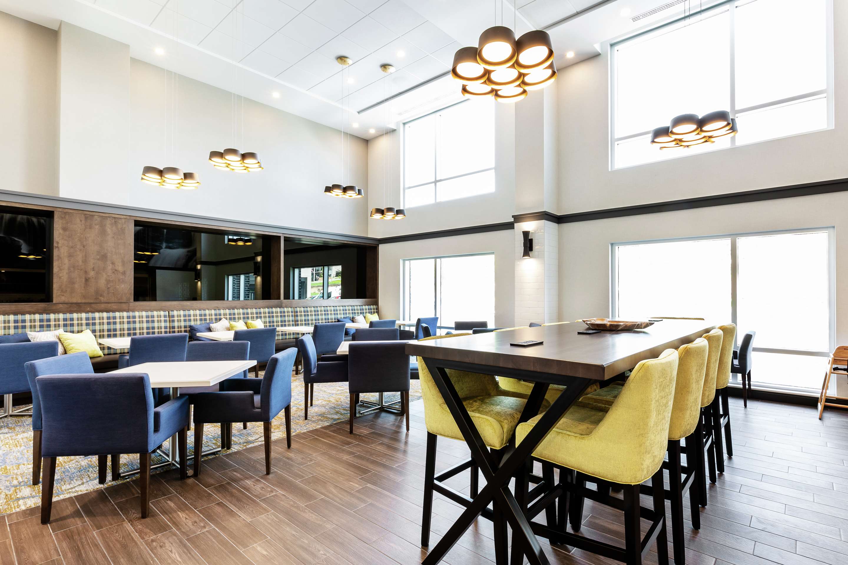 Restaurant | Hampton Inn & Suites by Hilton Quebec City Beauport