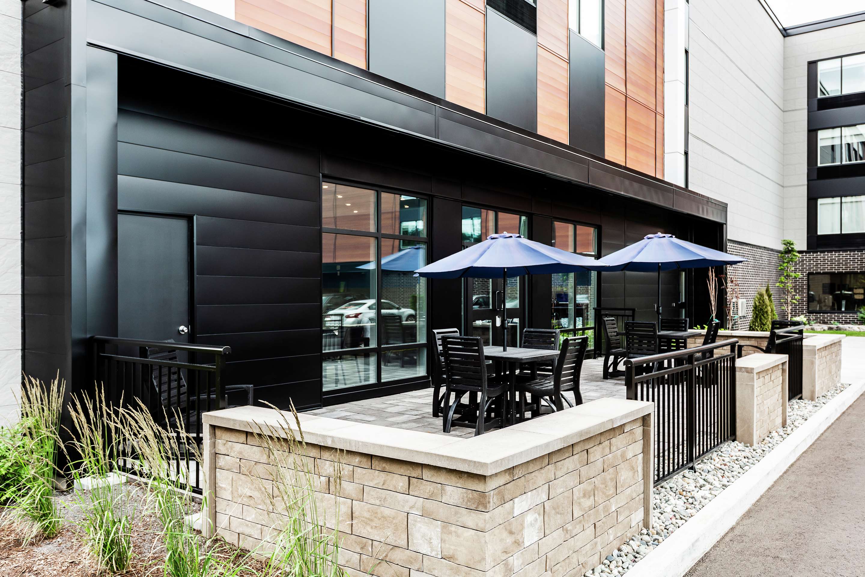 Exterior | Hampton Inn & Suites by Hilton Quebec City Beauport