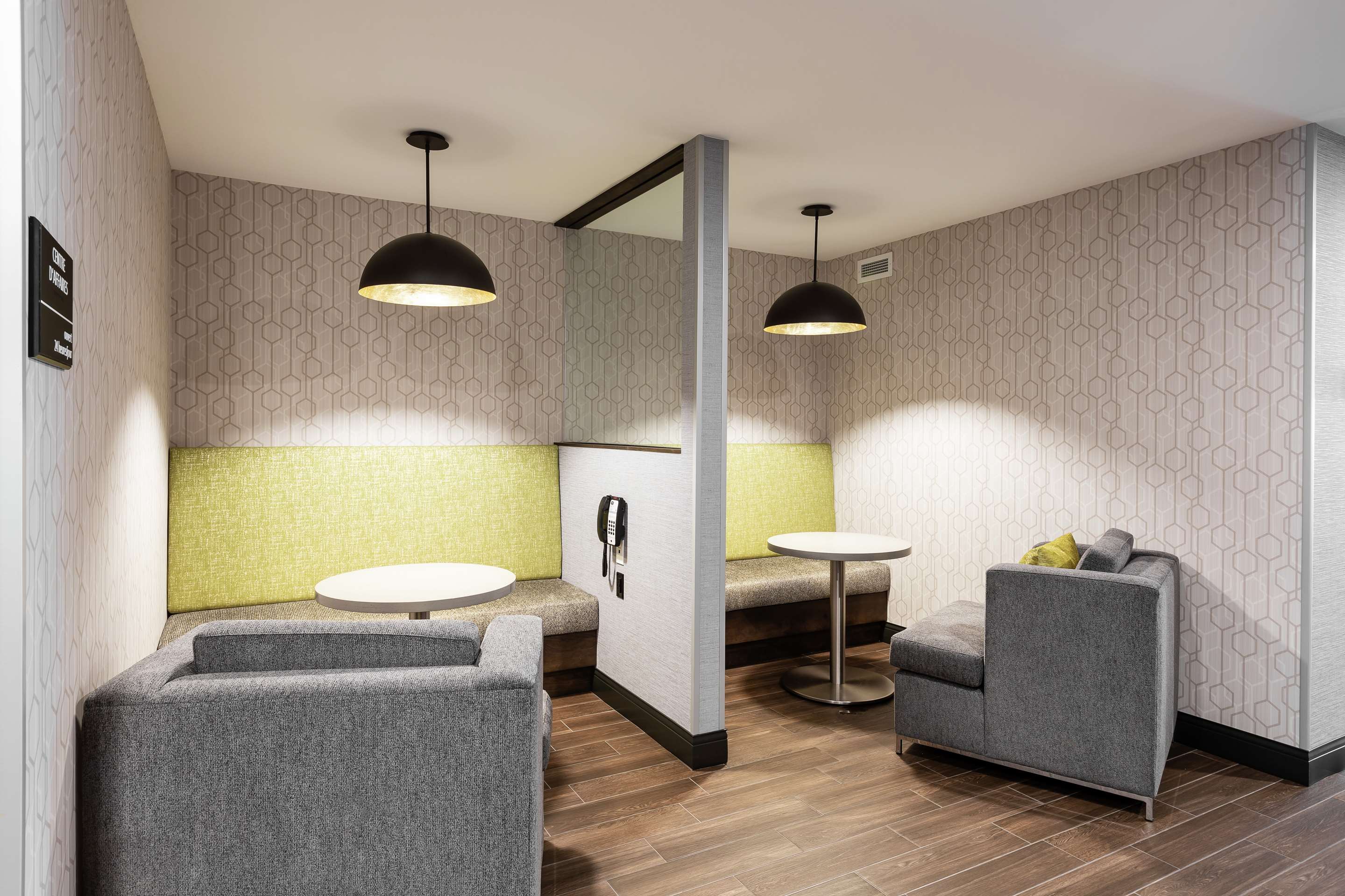 Business Center | Hampton Inn & Suites by Hilton Quebec City Beauport