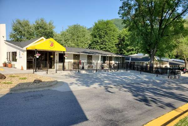 Exterior view - Super 8 Motel Biltmore Asheville - I-40, Exit 55