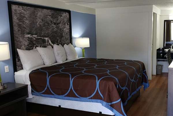  - Super 8 Motel Biltmore Asheville - I-40, Exit 55