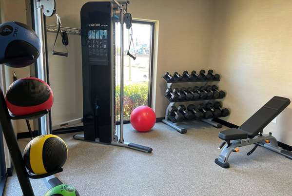 Fitness/ Exercise Room - La Quinta Inn & Suites Jonesboro