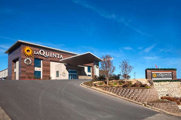 Exterior view - La Quinta Inn & Suites Branson