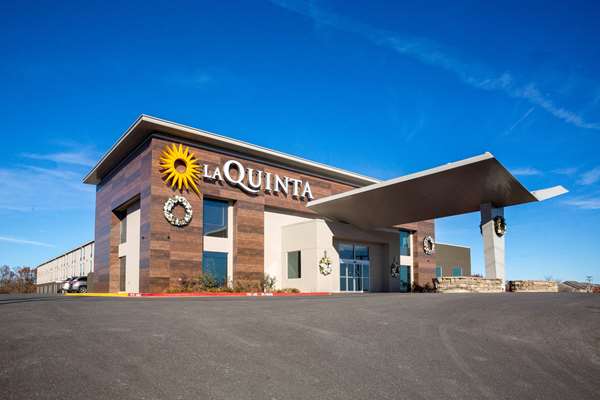 Exterior view - La Quinta Inn & Suites Branson