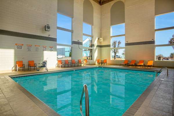Pool - La Quinta Inn & Suites Branson