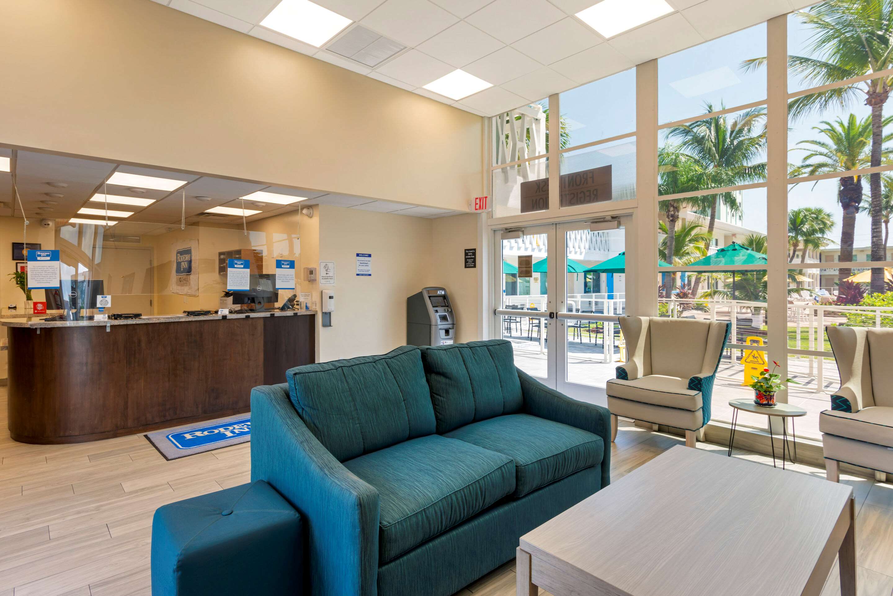 Lobby with sitting area | Rodeway Inn Hollywood