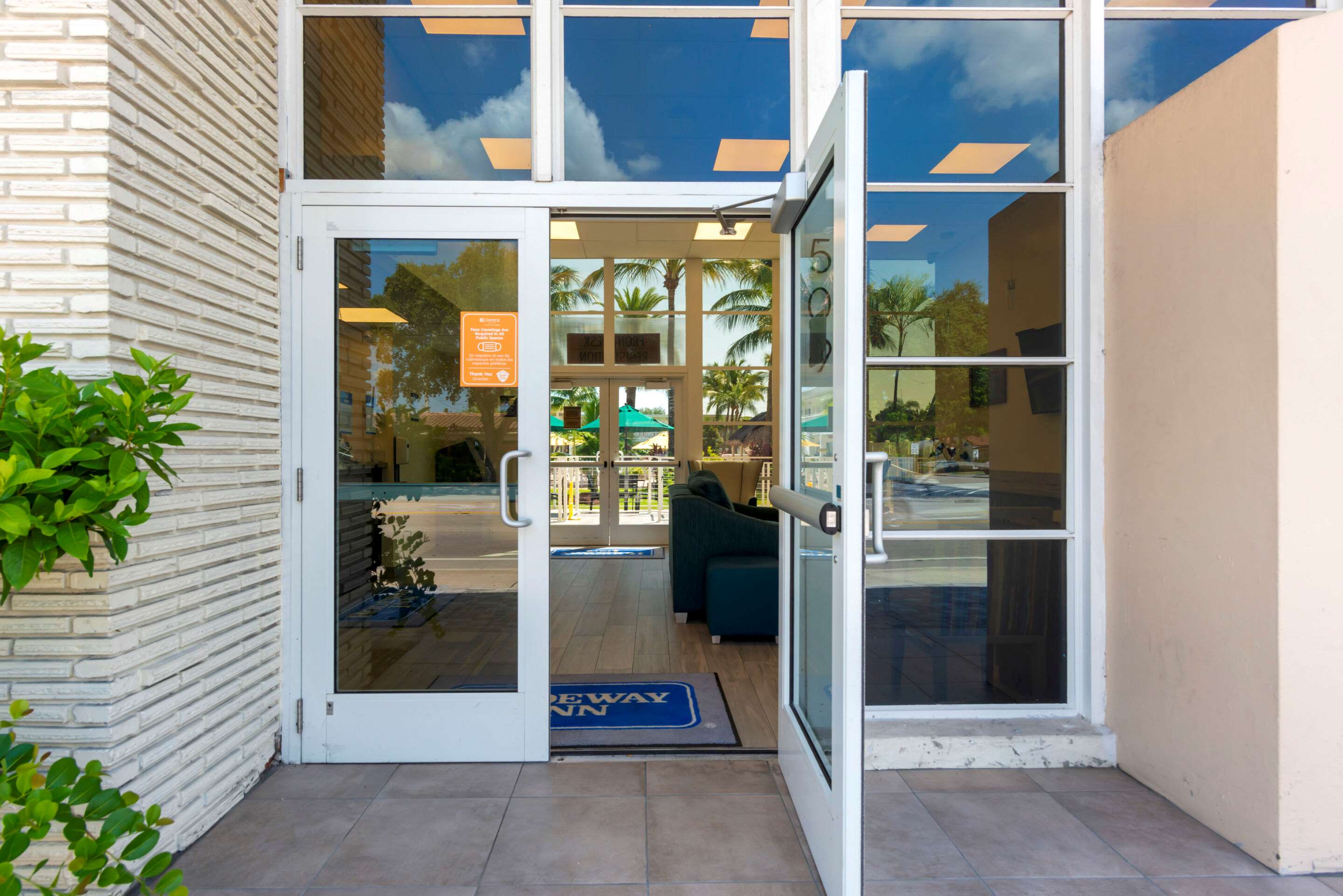 Hotel exterior | Rodeway Inn Hollywood