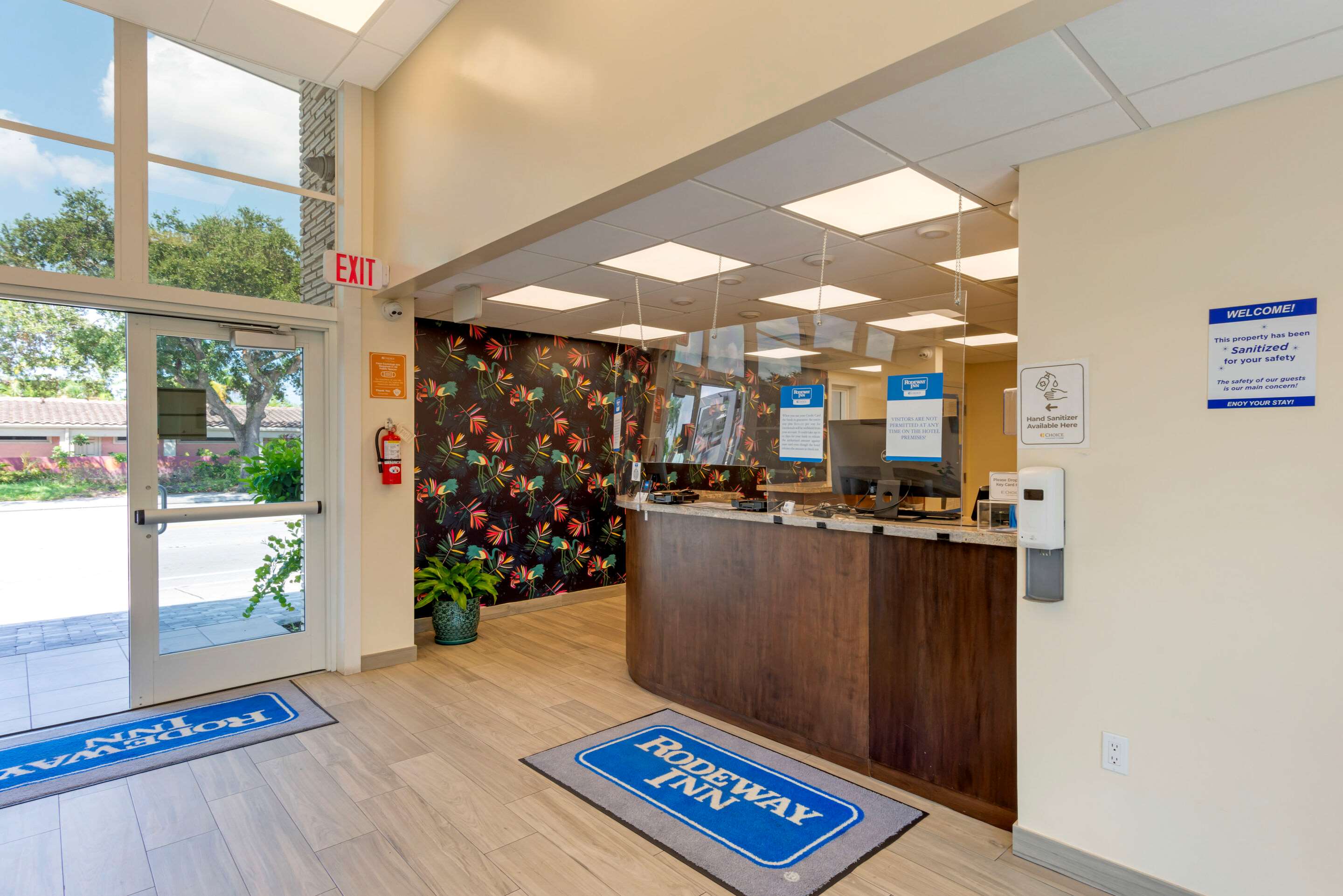 Front desk | Rodeway Inn Hollywood