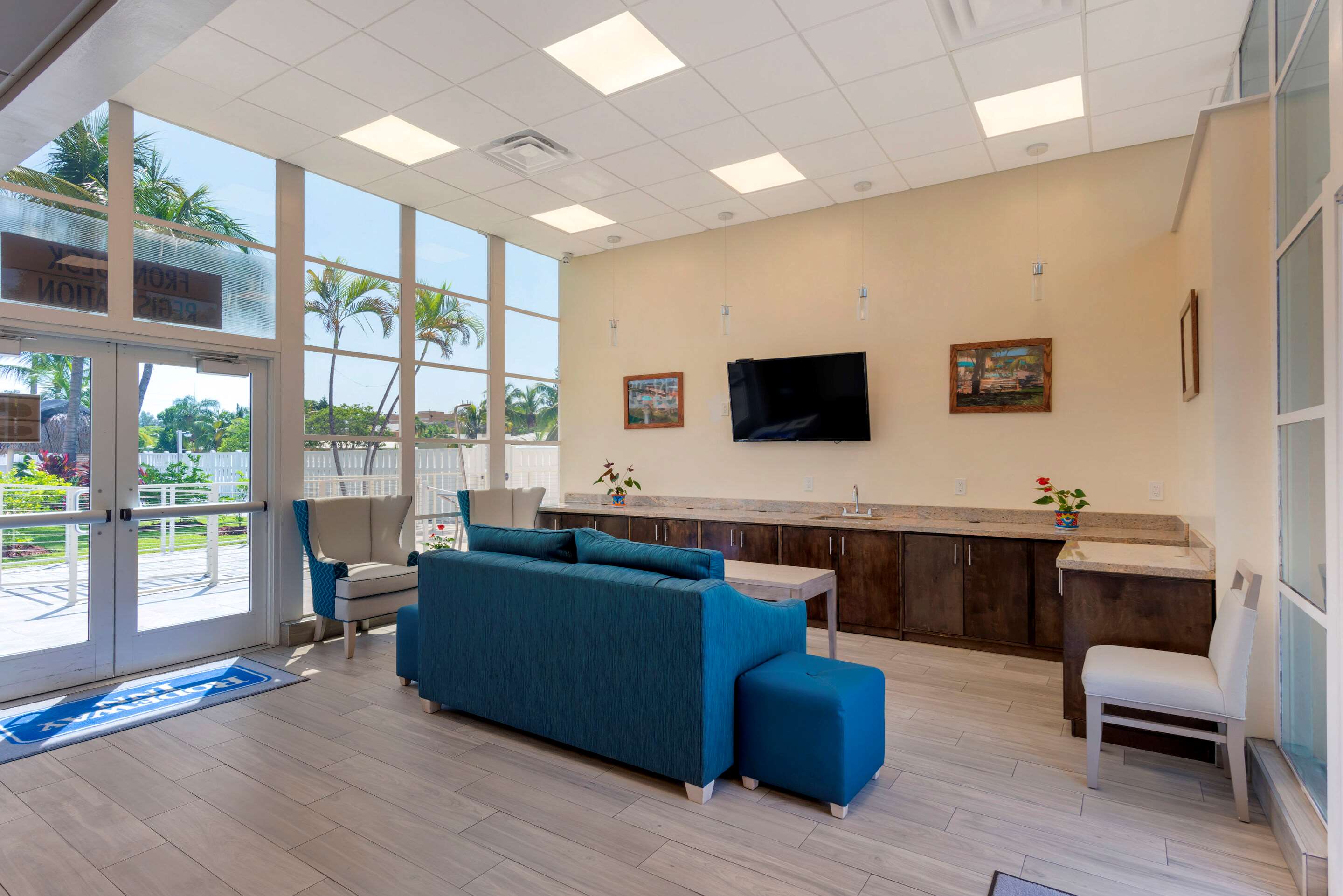 Hotel lobby | Rodeway Inn Hollywood