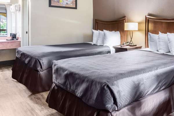  - Econo Lodge Gainesville