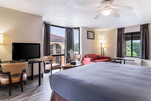 Suite - Econo Lodge Gainesville