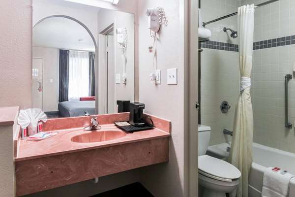  - Econo Lodge Gainesville