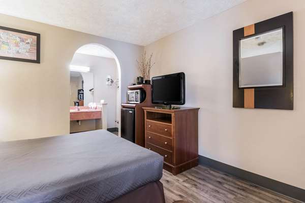  - Econo Lodge Gainesville