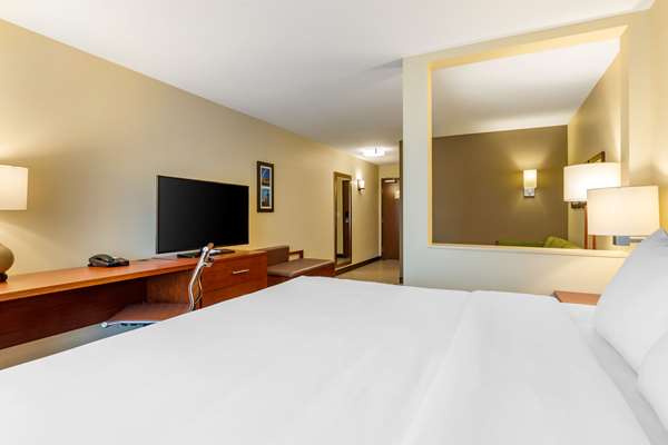 Suite - Comfort Inn & Suites West Des Moines - I-80, Exit 121