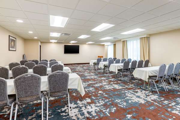  - Comfort Inn & Suites West Des Moines - I-80, Exit 121