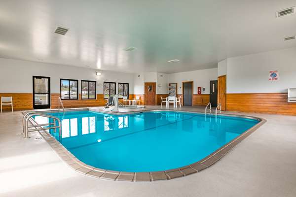 Pool - Quality Inn Marquette