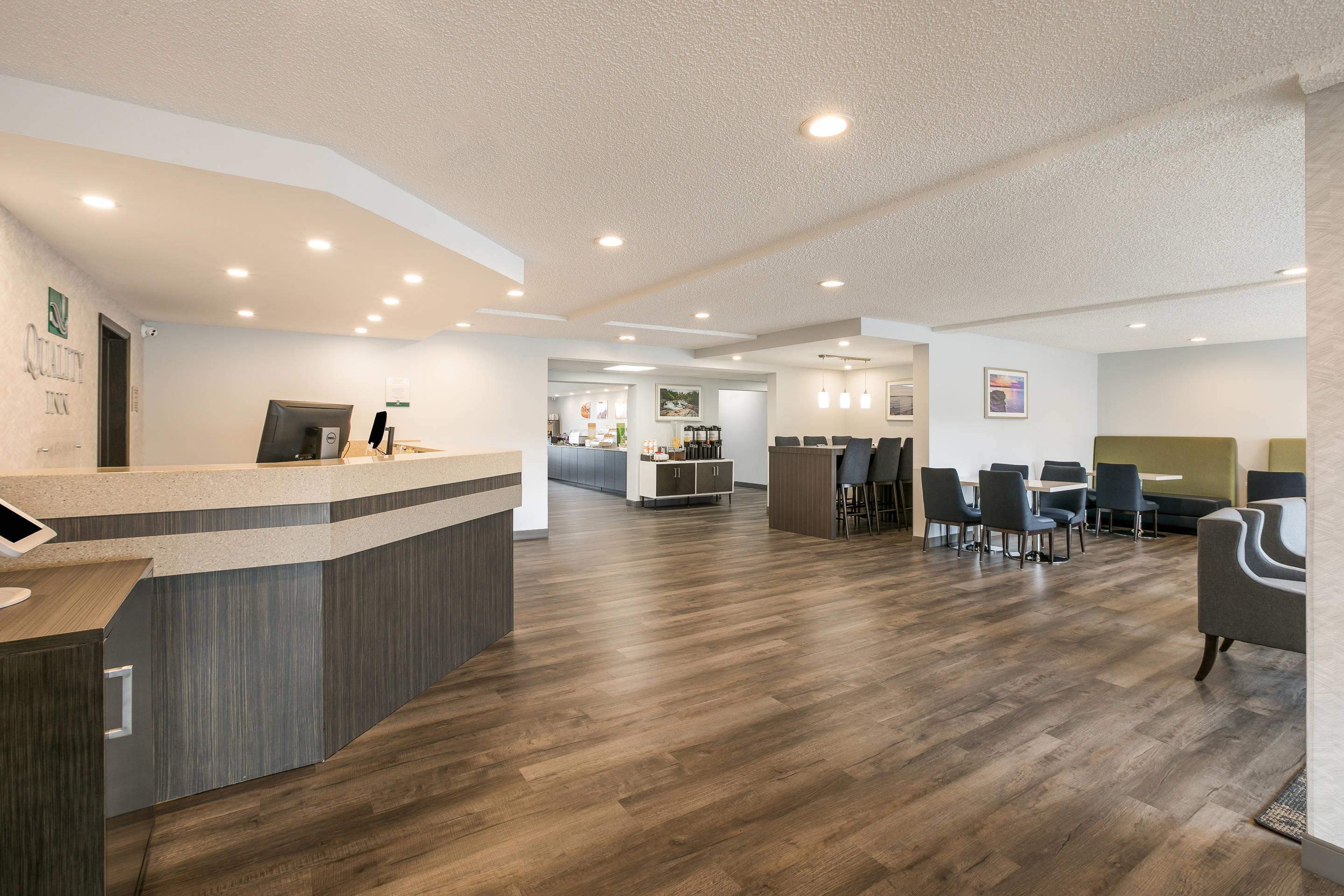 Hotel lobby | Quality Inn