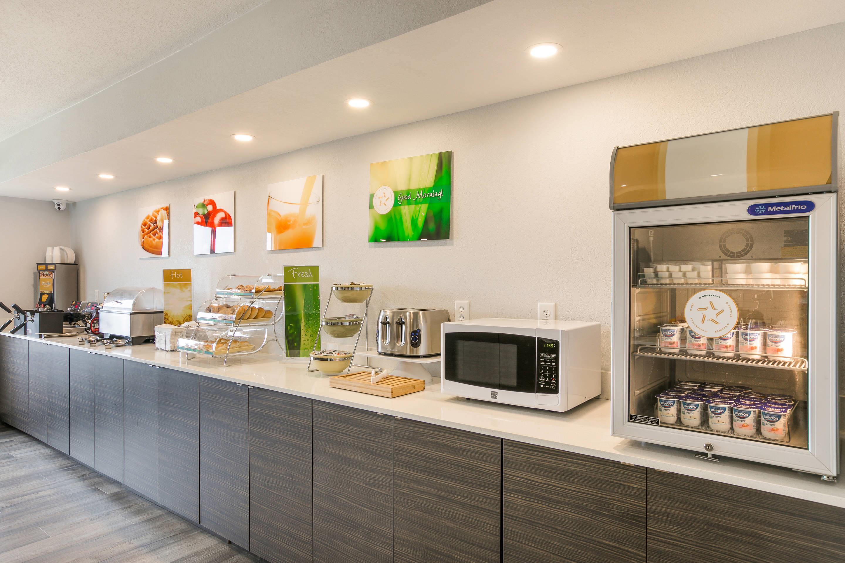 Breakfast area | Quality Inn