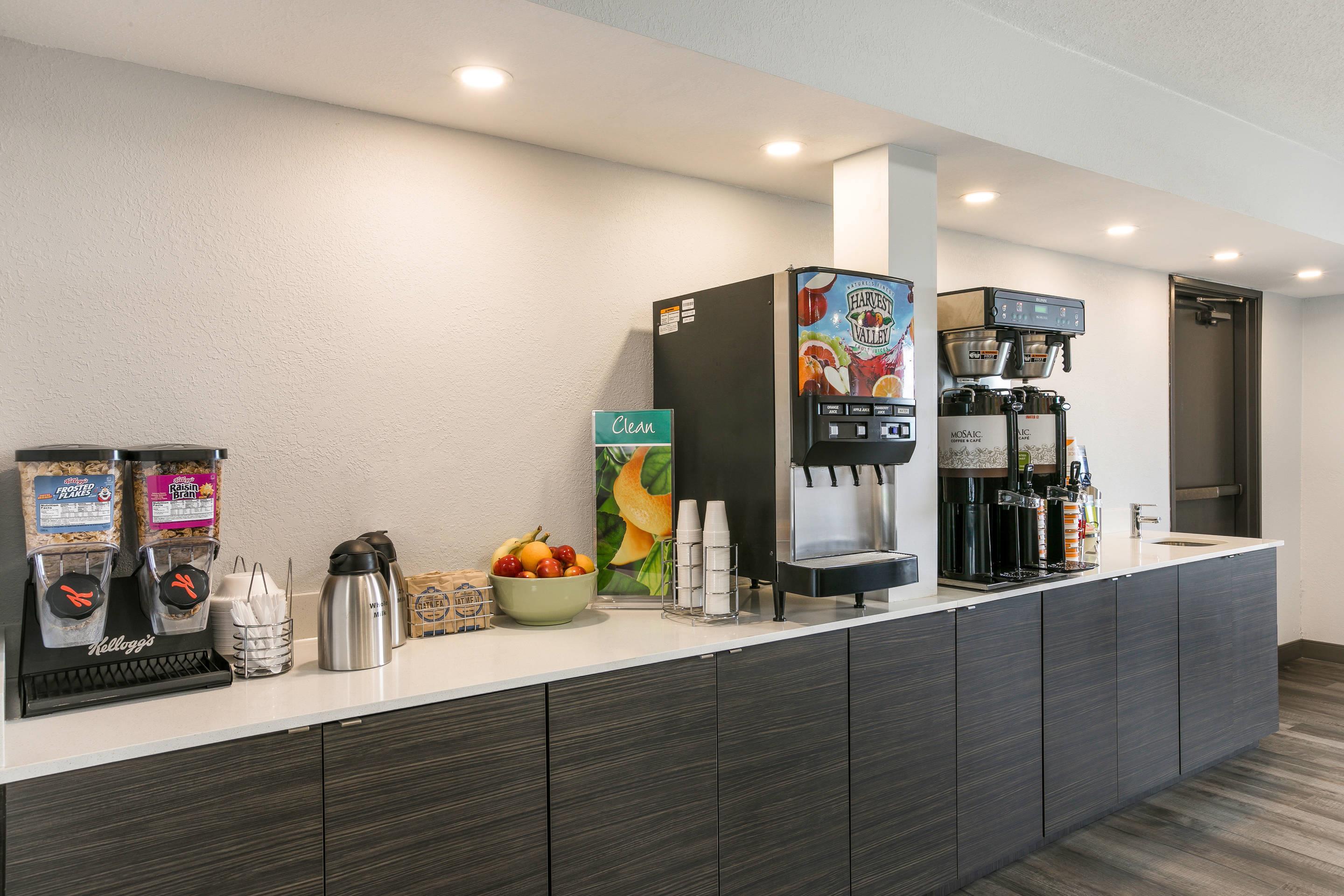 Breakfast area | Quality Inn