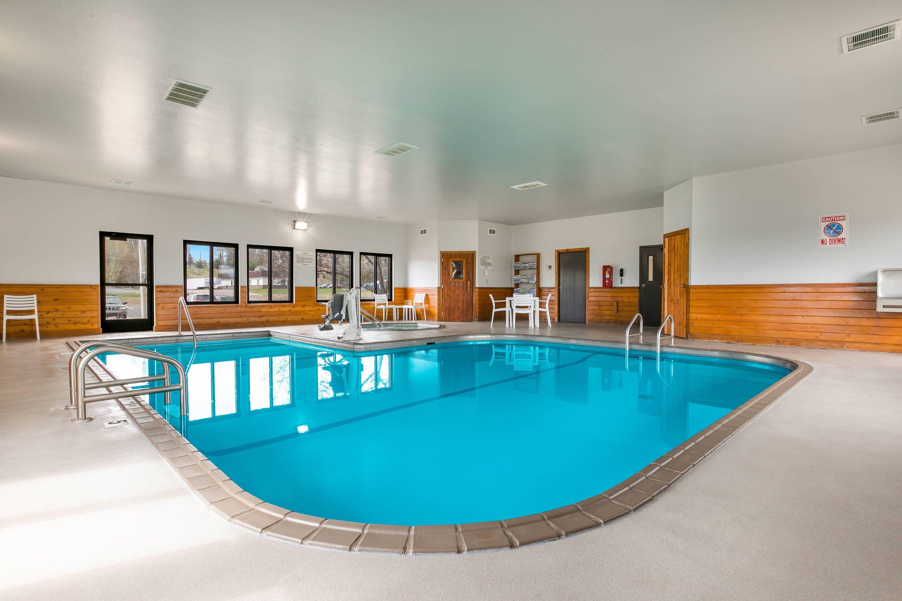 Indoor pool | Quality Inn