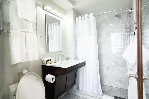  - Esquire Hotel Gastonia