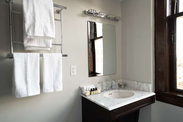  - Esquire Hotel Gastonia