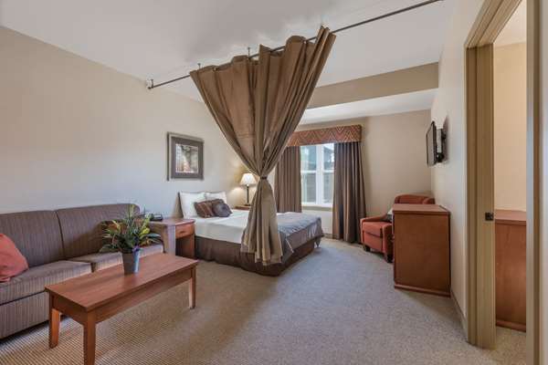  - Clarion Hotel & Suites Williston
